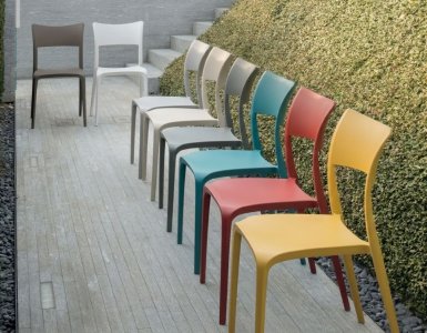 Sedia Ibiza in Polipropilene Impilabile – Leggera, Resistente e Facile da Pulire