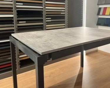 Tavolo Allungabile Perigeo | Effetto Cemento e Design Moderno