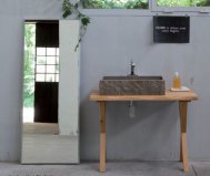 Bagno in rovere con piano in pietra vintage