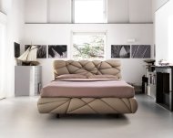 Letto matrimoniale rivestito in Lycra con piedini e contenitore - Gardinistore
