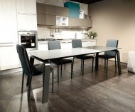 Tavolo allungabile in metallo e gres porcellanato | Gardinistore
